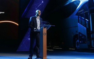 Golden Dragon: A Competitive Player in Global High-end Bus Market-An Interview with Mercedes-Benz and DCA