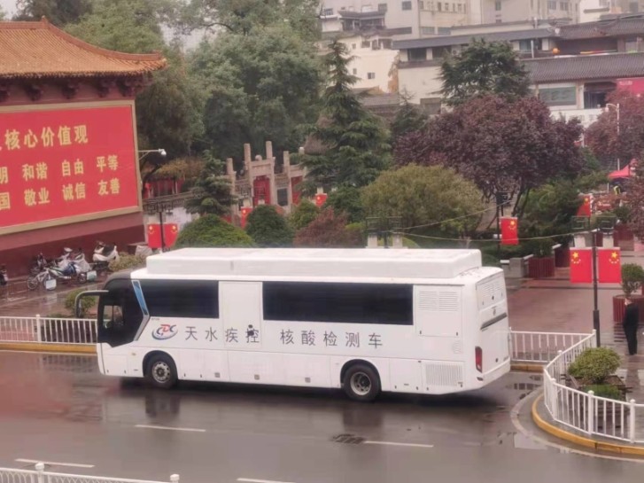 Golden Dragon Nucleic Acid Testing Vehicle Helps Tianshui Fight Against COVID-19